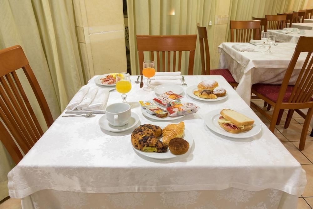 Hotel Citta 2000 Рим Екстер'єр фото